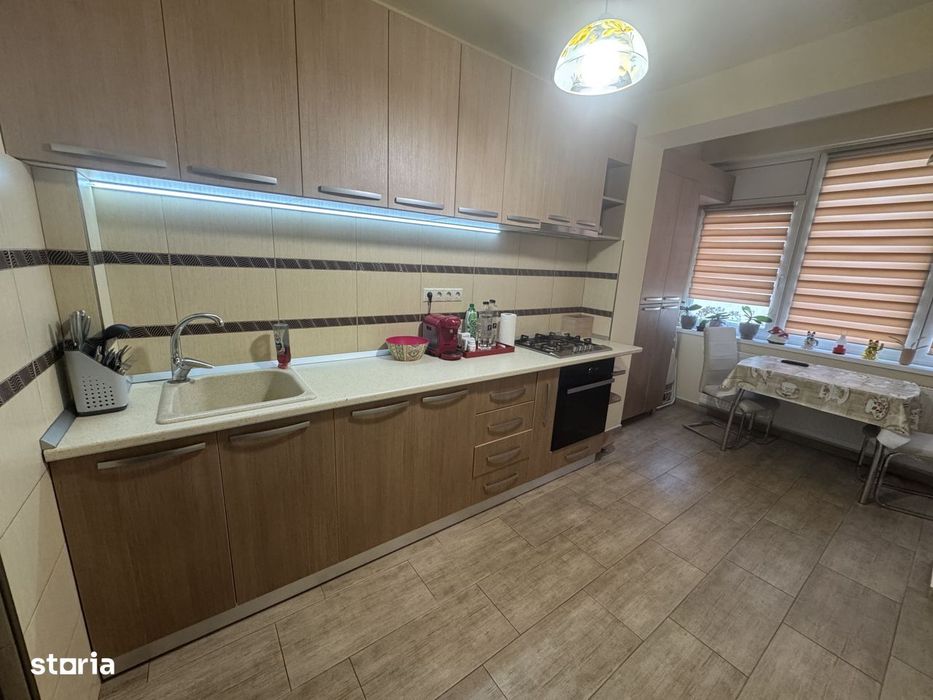 Apartament cu 3 camere, 77,7 mp, decomandat , etaj 2 din 4 Avram Iancu
