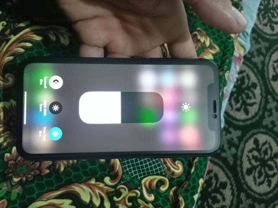 iPhone 11.   128гб Ёмкость 84% холати Идеал.  Коробка нету  Гарантия
