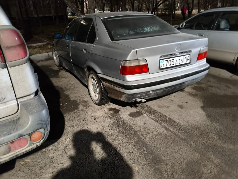 Продам BMW E318...