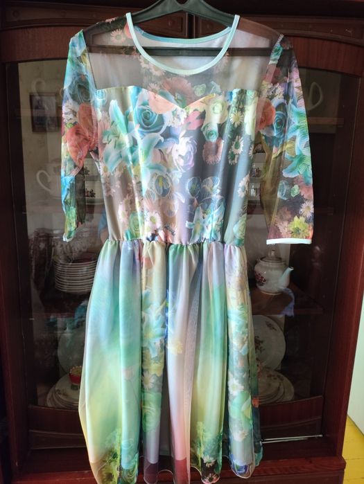 Продам женские платья.