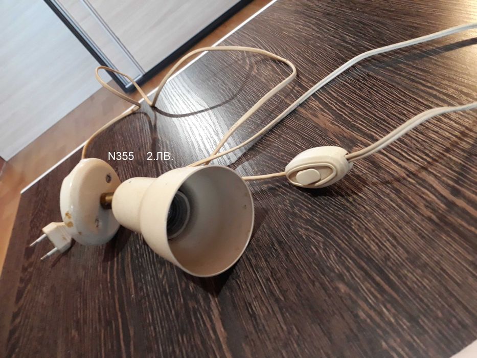 ! Продавам зимно юношеско яке с качулка , без забележки , цена 19лв.