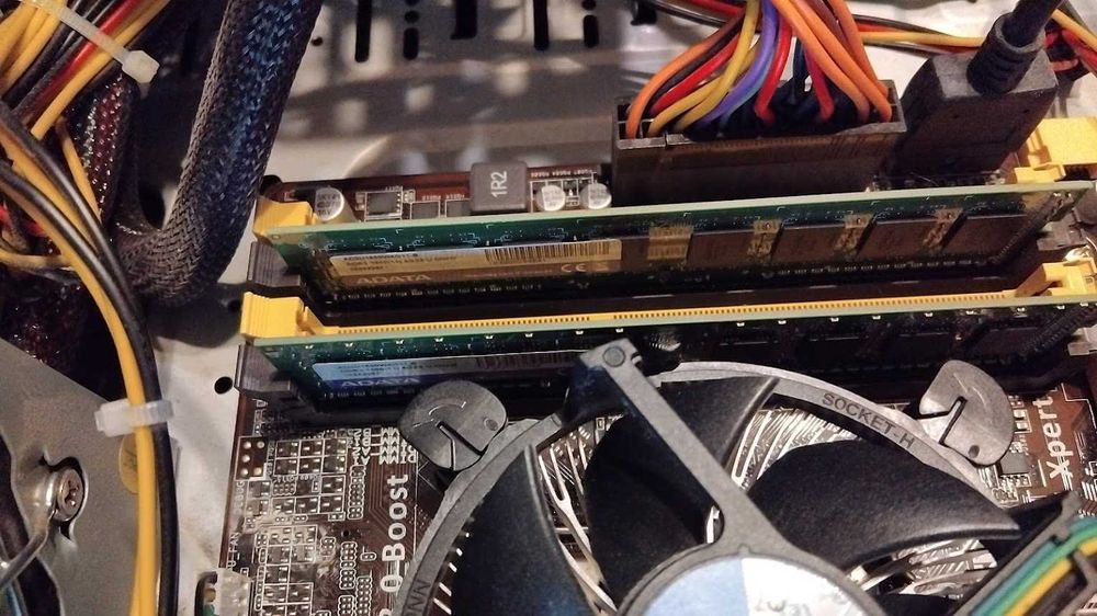 Настолен компютър Intel Core i3-4130, 8GB RAM, 1.0TB HDD,128GB SSD