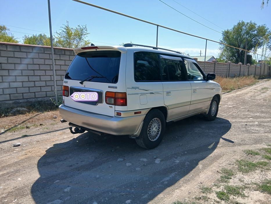 Атомобиль Мазда  МПВ