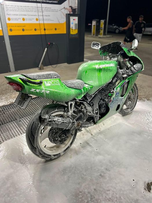 Vând sau schimb Kawasaki zx7r