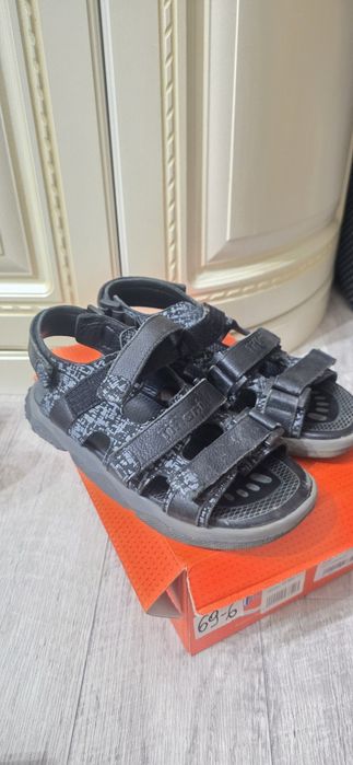 Кроссовки летние