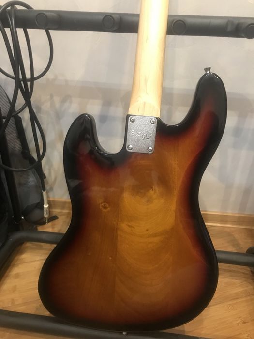 Бас гитара Stagg SB-300 + Басовый комбик Stagg BA-20