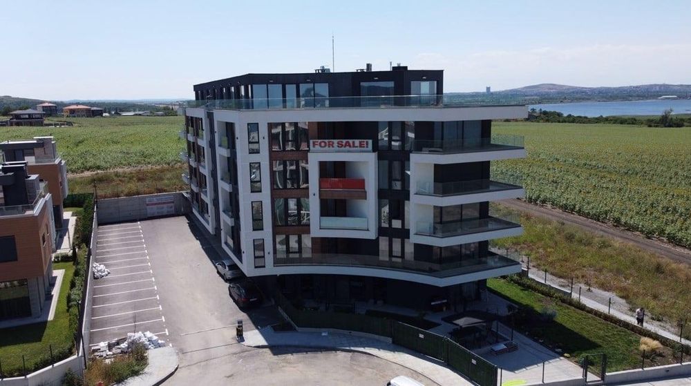 Продава се Четиристаен апартамент в Бургас, Крайморие - 161 кв.м за 1305 €/кв.м - Снимка #1