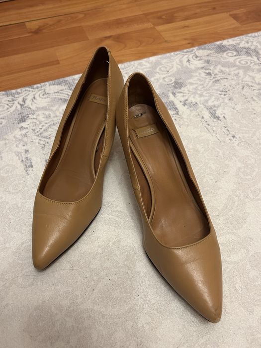 Pantofi crem cu toc Bata