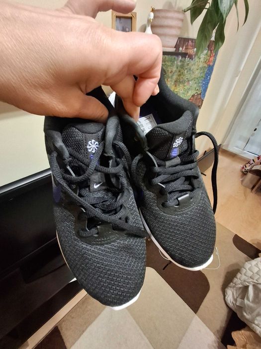 Чисто нови маратонки Nike