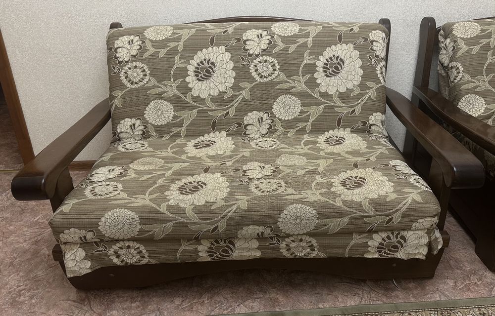 Большой и маленький диван