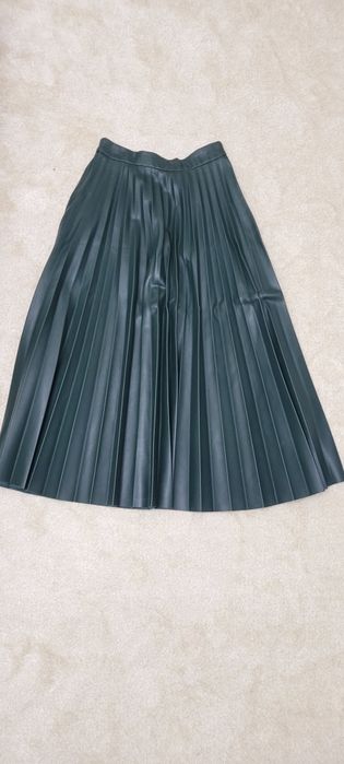 Fusta din piele cu pliuri
