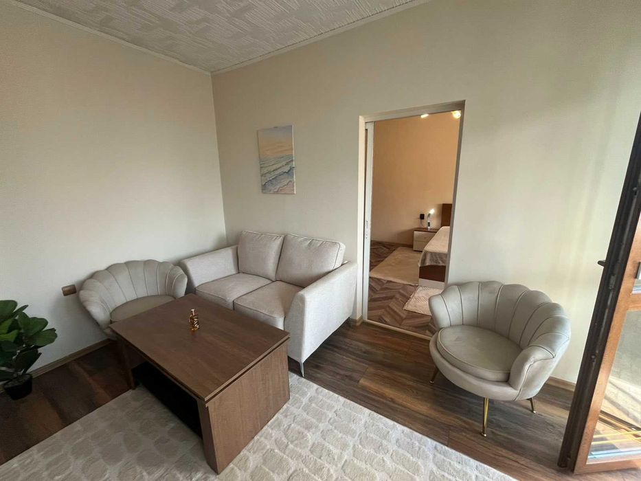 Обзаведен тристаен апартамент под наем в суперцентъра на Казанлък