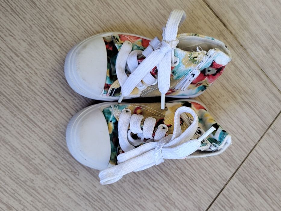 Детски спортни кецове