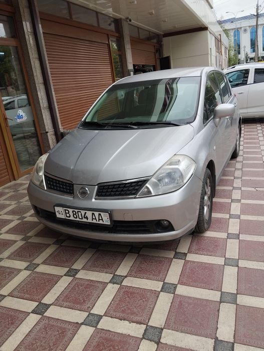 Автомобиль Nissan Tiida