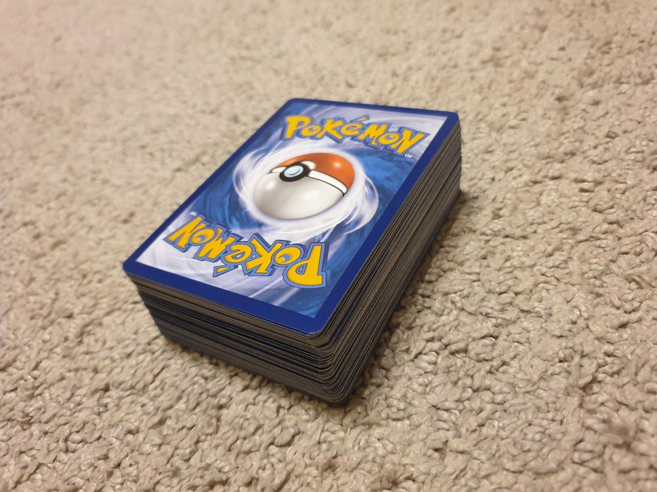 200 carti Pokemon originale (bulk)
