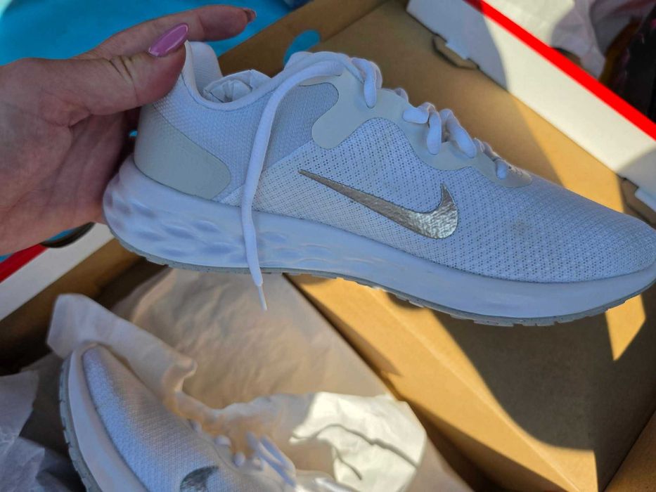 Дамски маратонки Nike