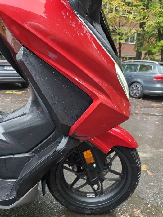 Honda Forza 350 • 2023 • 9841 km • Matte Carnelian Red • Garantie '26