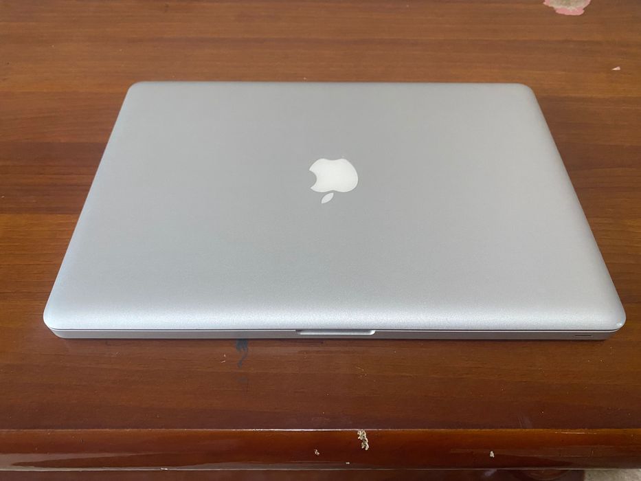 Macbook pro  2011