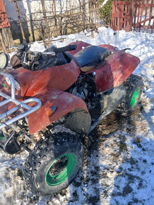 se vinde yamha 600 cm