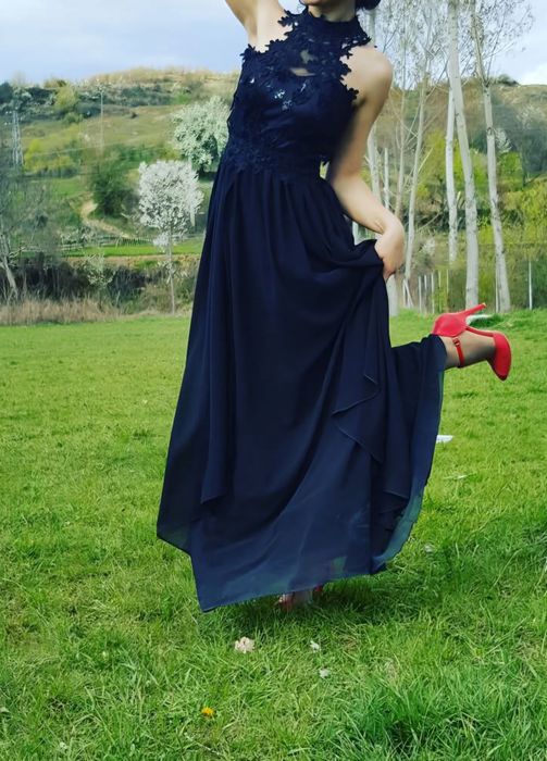 Дългата черна рокля с гол гръб/ Dalga cherna roklia