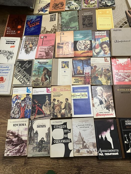 Продам  книги  разные в отличном состоянии