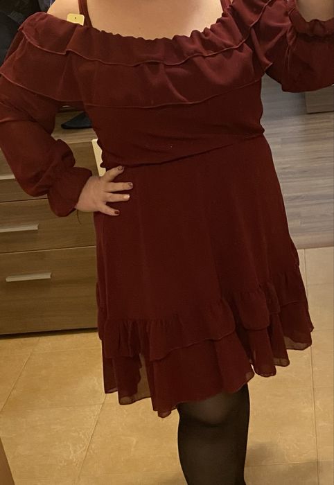 Рокля в бордо XL с открити рамене