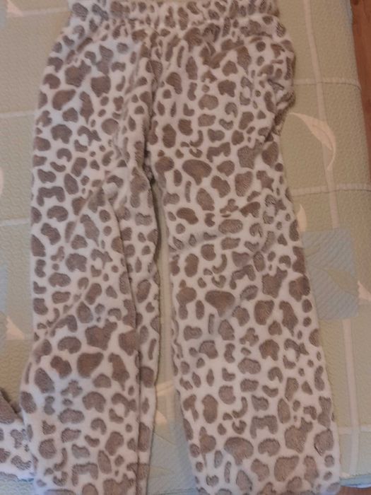 Продавам пижама/леопардова