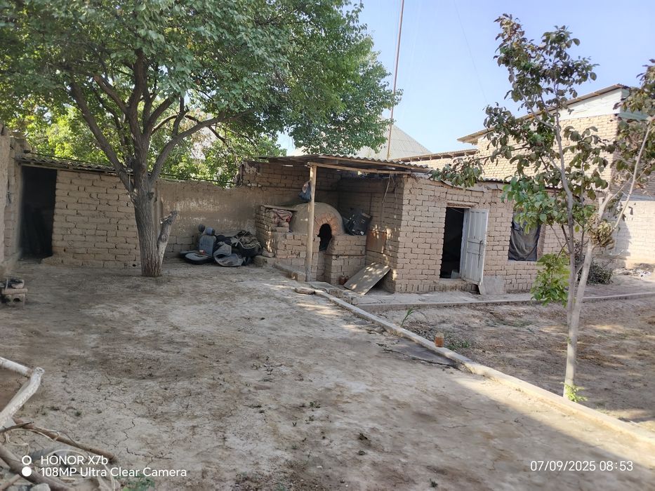 Hovli sotiladi 4.5 sotixli