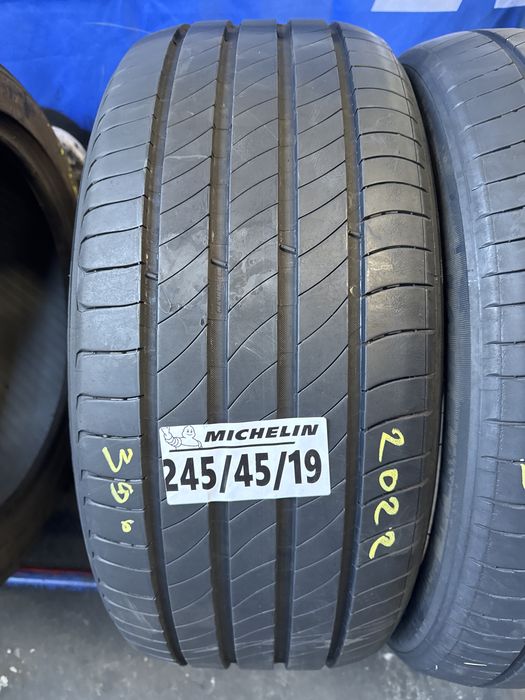 245/45/19 Michelin