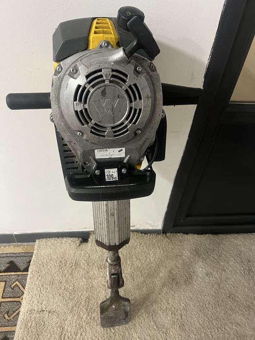 Waker Neuson braker BH 65 picamar pe benzina