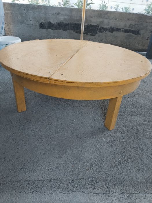 Продам круглый низкий стол
