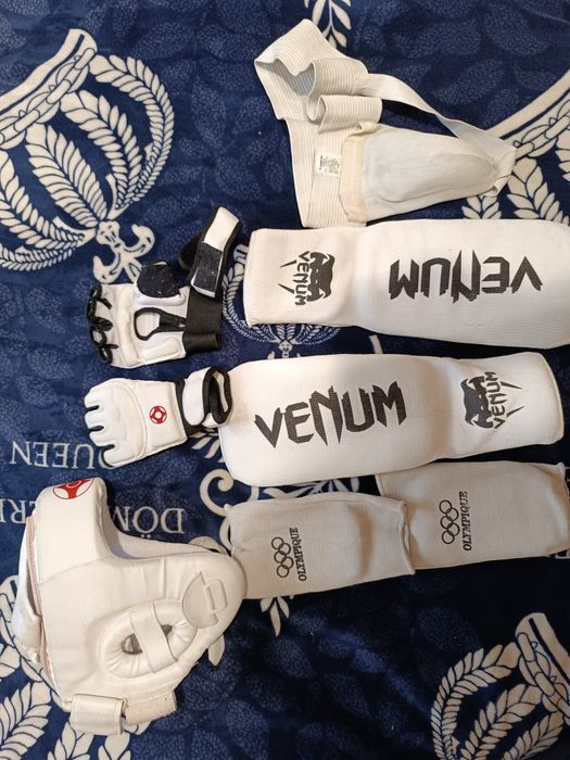 Кимано для каратэ полный комплект.