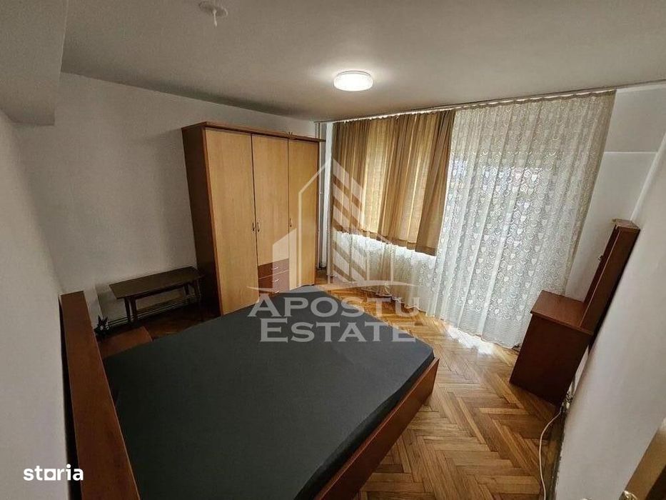 Apartament 3 camere, zona Boul Rosu