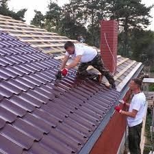 Крыша кладка стяжка штукатурка  делаем и траншеи яма копать