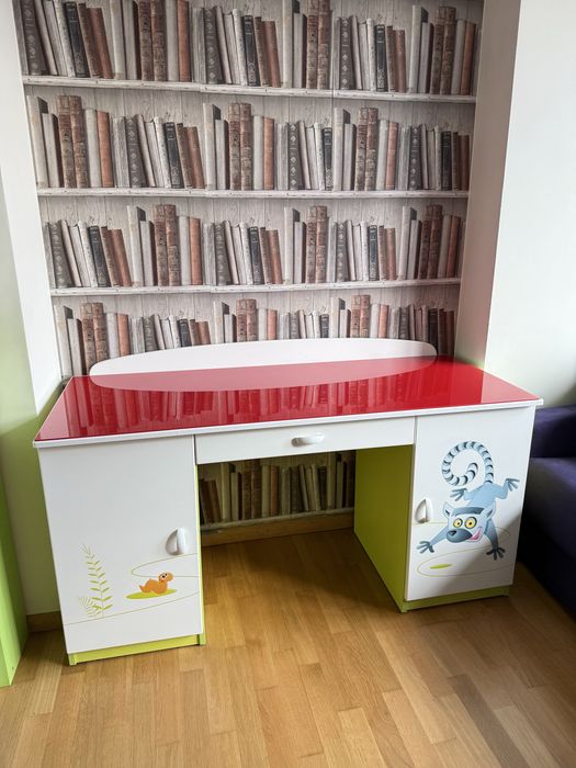 Set mobilier copii – birou cu blat din sticlă + etajeră, stare foarte bună