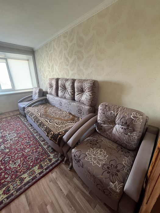 Продам диван с креслами
