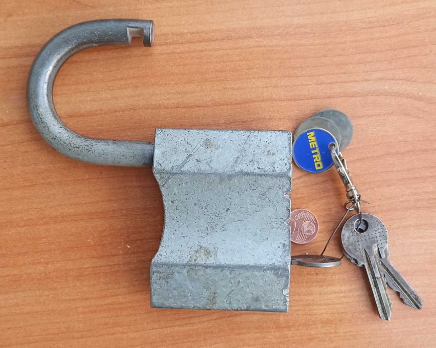 здрав стар масивен катинар от СССР