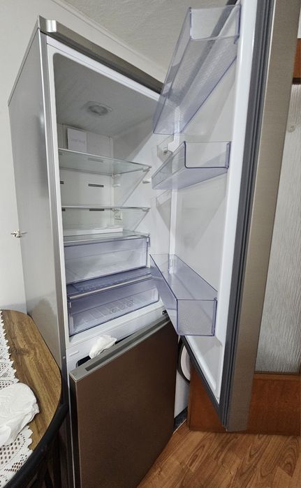 Combina frigorifica (Frigider)