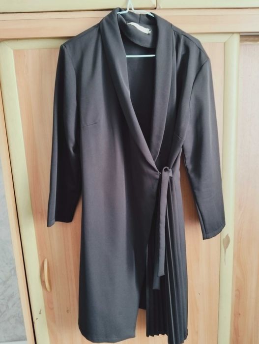 Продам платья разные