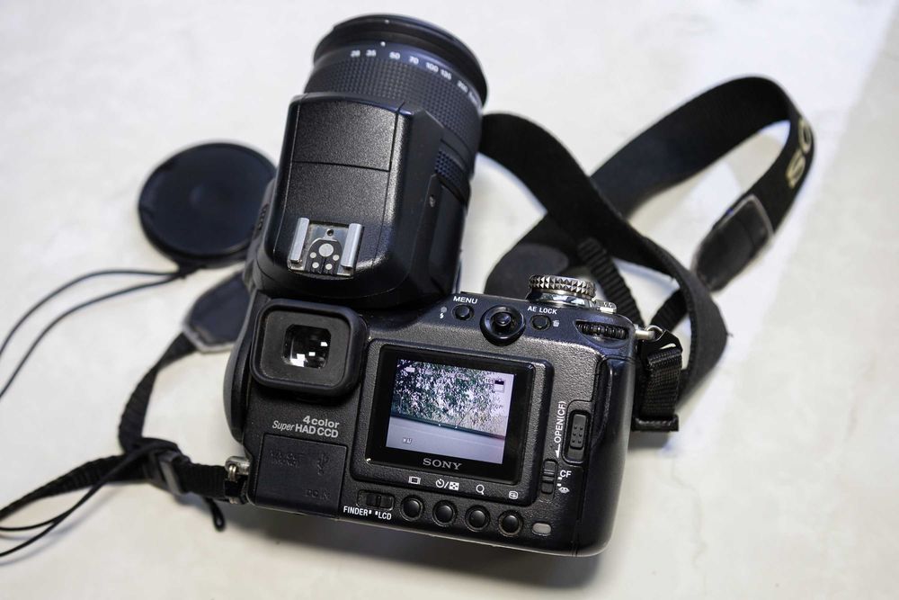 Продам фотоаппарат Sony Cybershot DSC-F828