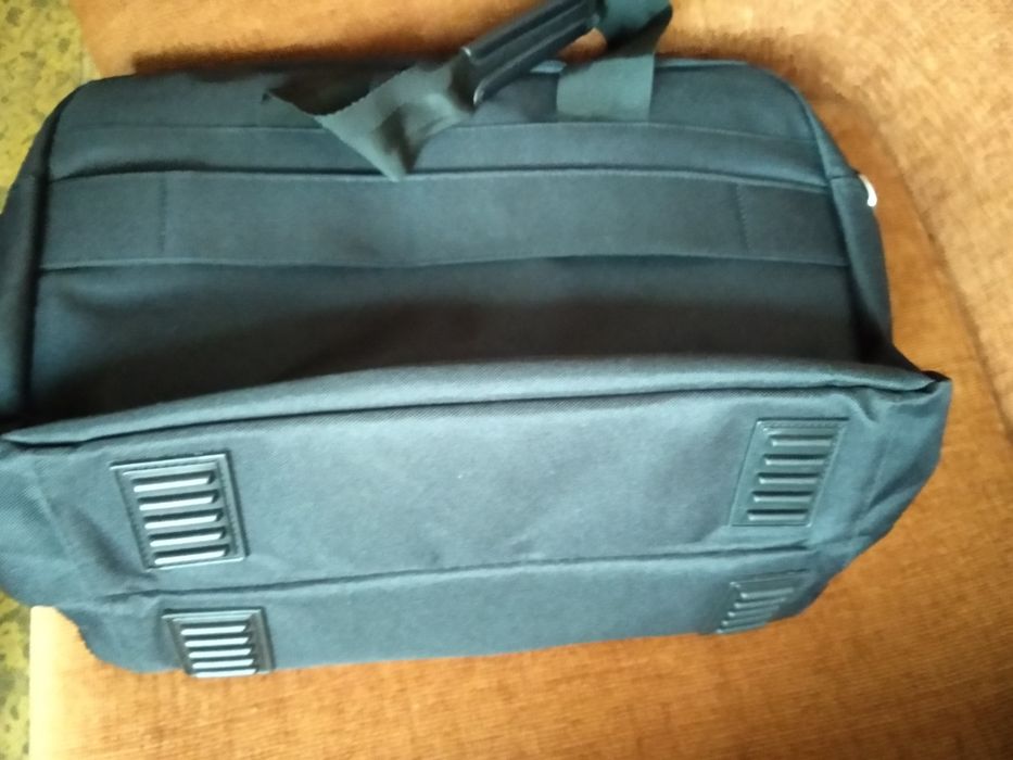 Чантичка за бански  или за тоалетни принадлежности и бизнес чанта