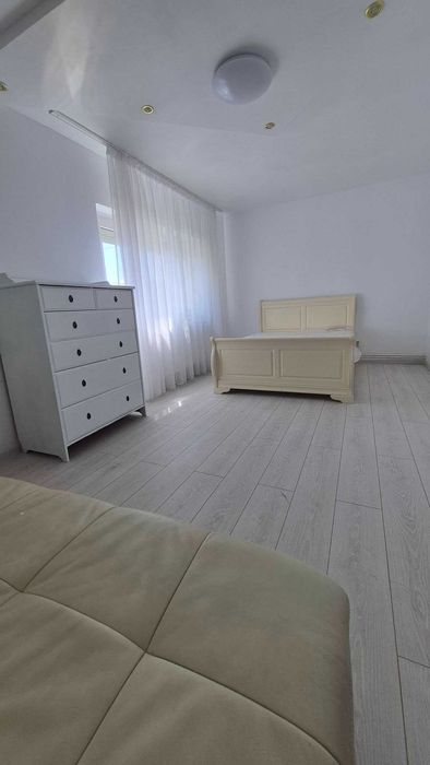 Apartament 2 camere decomandat in Onesti, zona de sus.