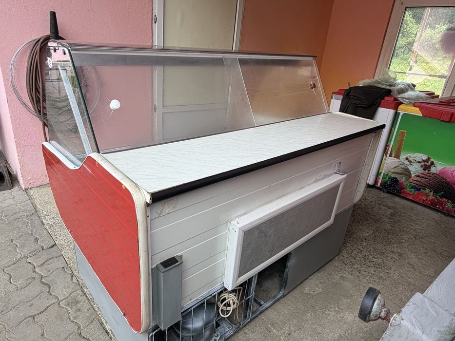 Vitrine frigorifice mezeluri