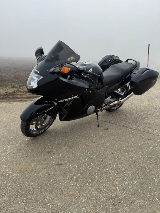 Honda cbr 1100 xx Blackbird
An fab 2002