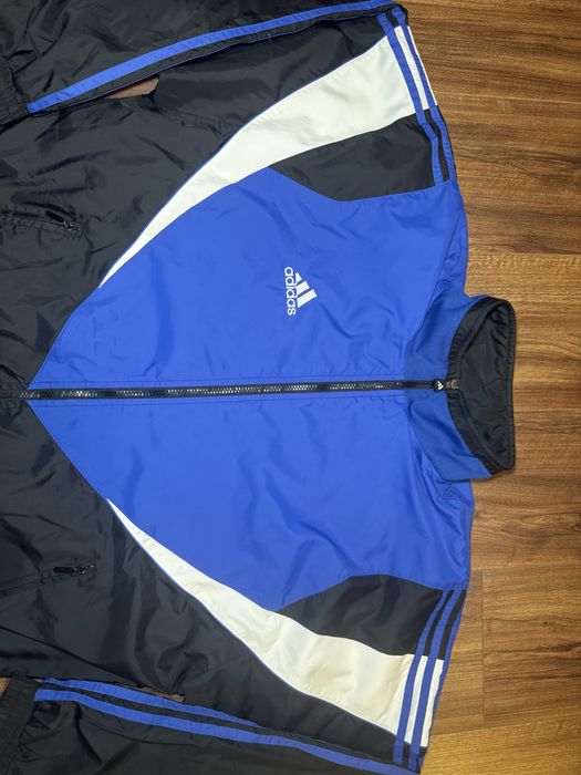 ADIDAS 90s retro windbreaker for men in blue and black colour.