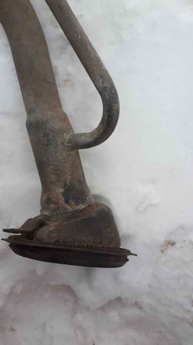 Горловина топливного бака