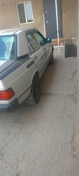 Мерседес 190 ...