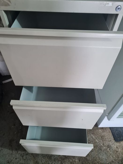 Металлический шкаф