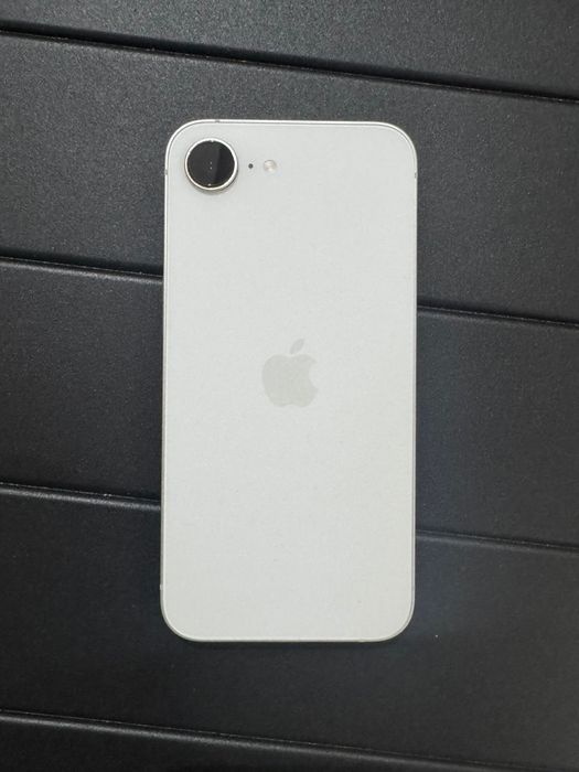 iPhone 16e.