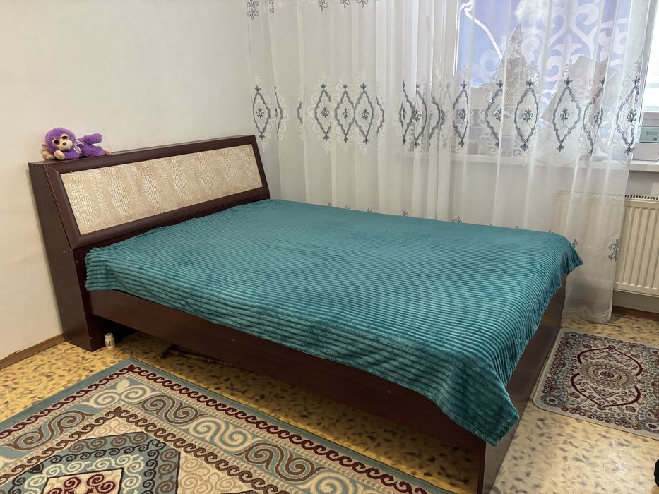 Спальный гарнитур (угловой шкаф, кровать)
